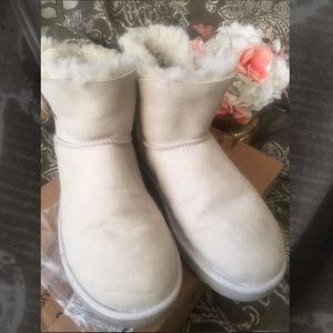Mini Bailey button Uggs